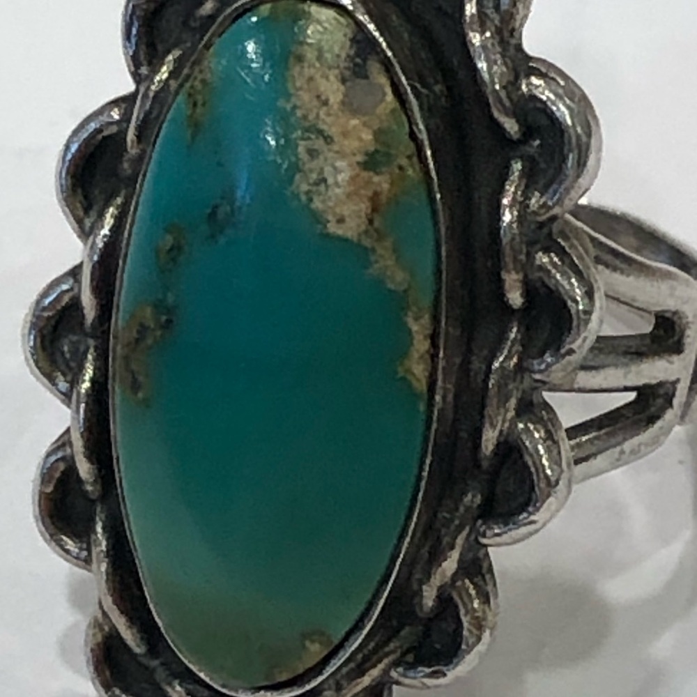 Silver and Turquoise Vintage Ring sz 8 Southwestern Design Marked Unique Style - Picture 16 of 16